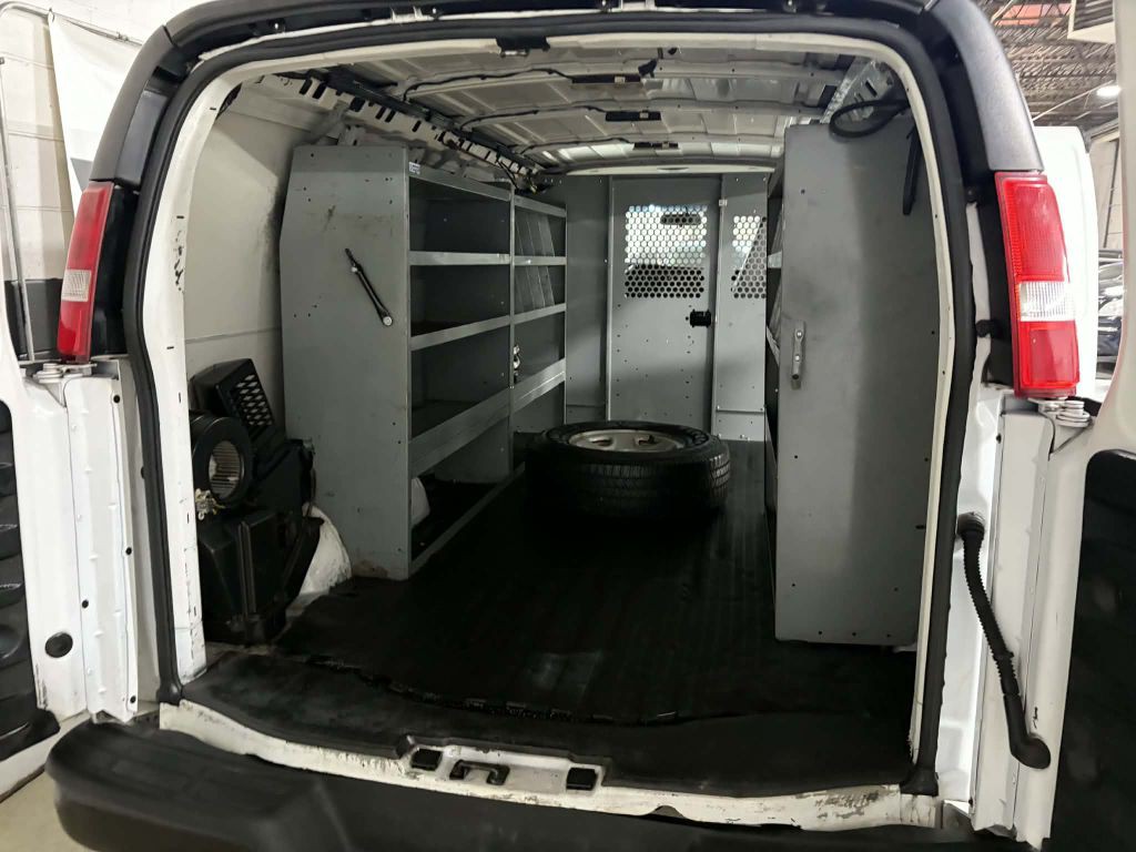 2017 GMC Savana Image 10