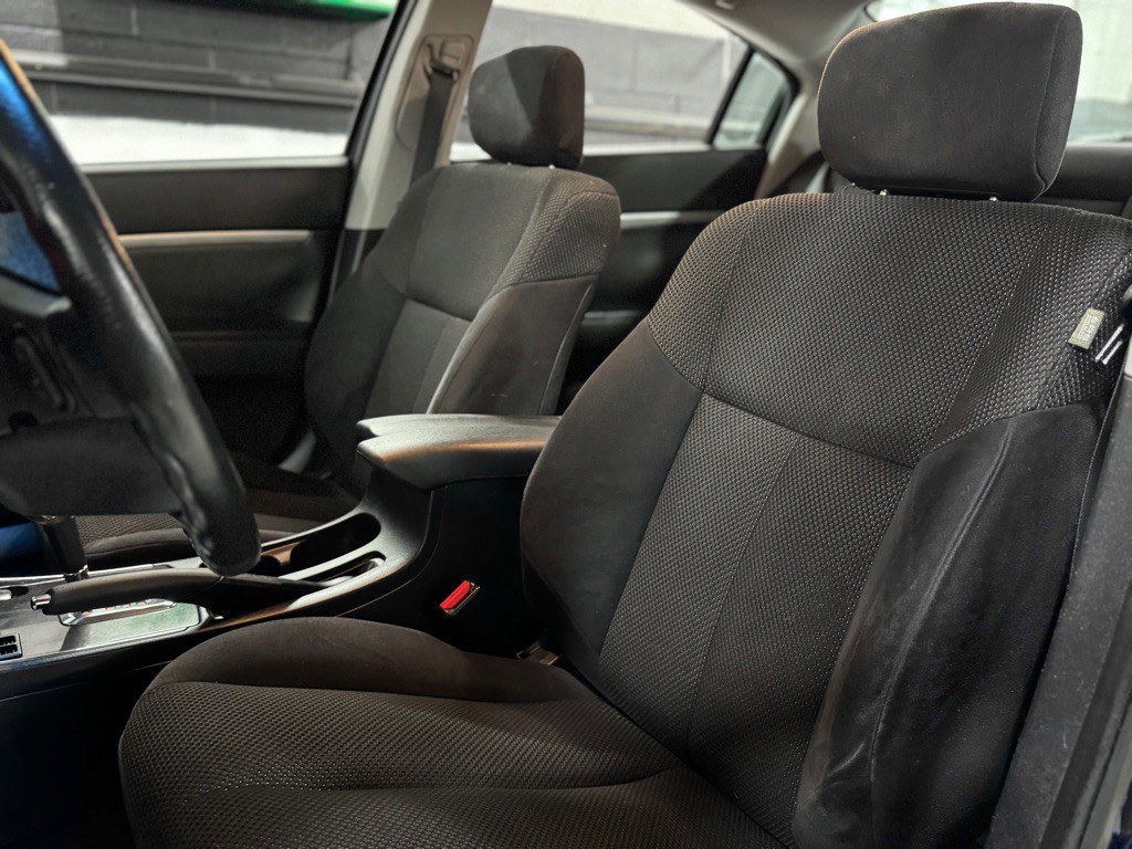 2009 Mitsubishi Galant Image 16