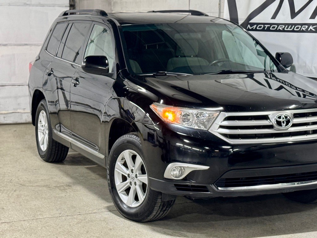 2013 Toyota Highlander Image 2