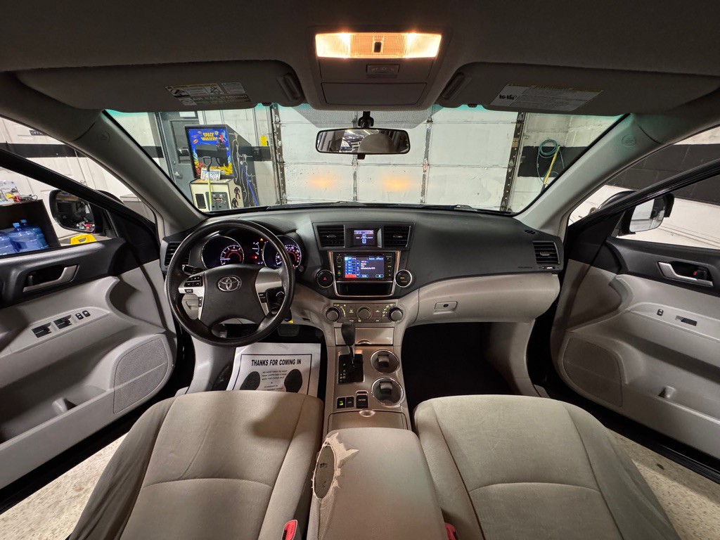 2013 Toyota Highlander Image 25