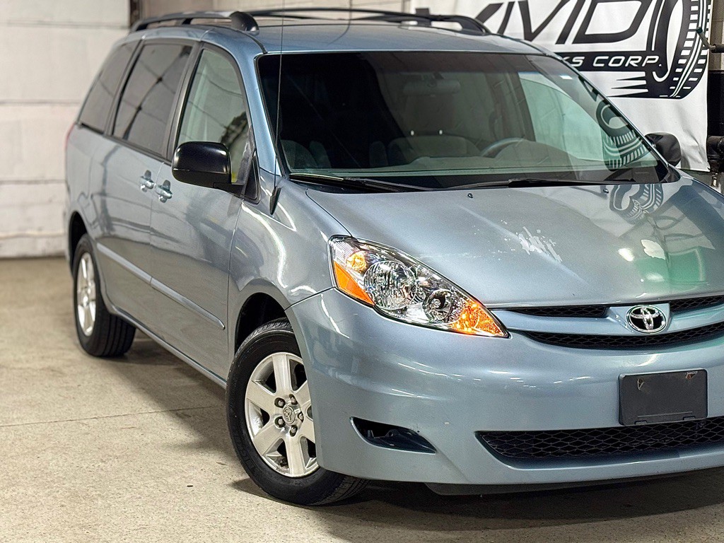 2009 Toyota Sienna Image 3