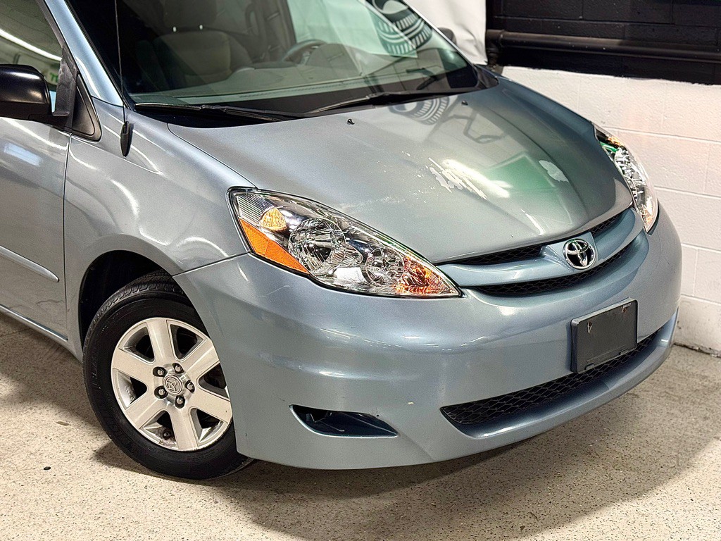 2009 Toyota Sienna Image 4