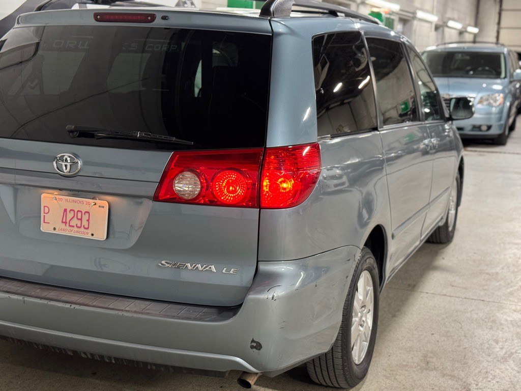 2009 Toyota Sienna Image 10
