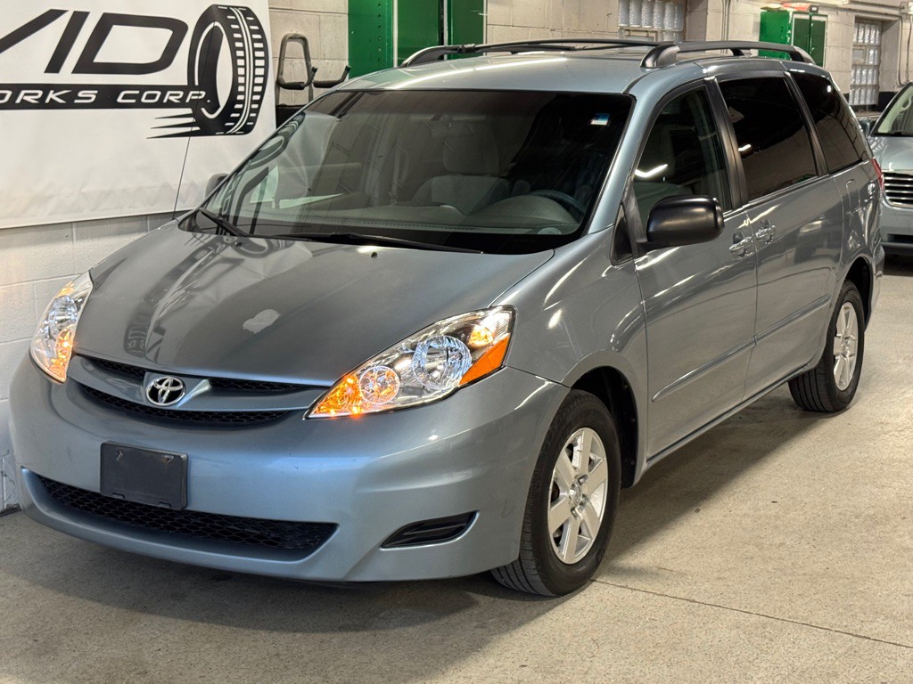 2009 Toyota Sienna Image 11