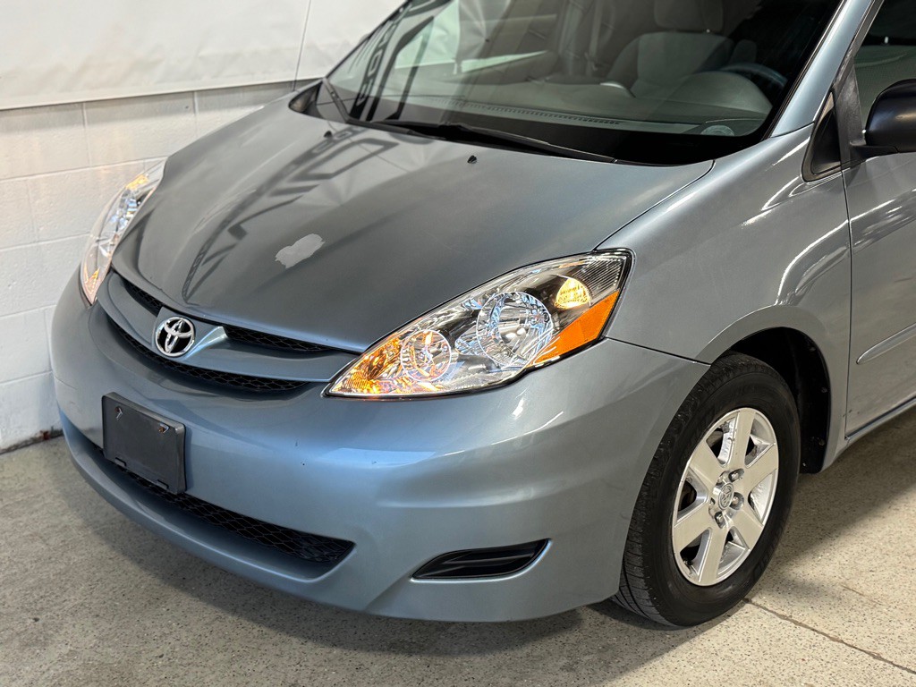 2009 Toyota Sienna Image 12