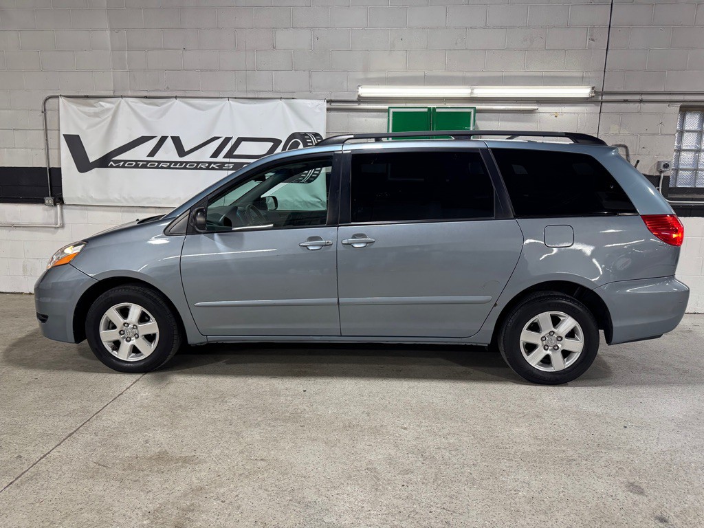 2009 Toyota Sienna Image 13