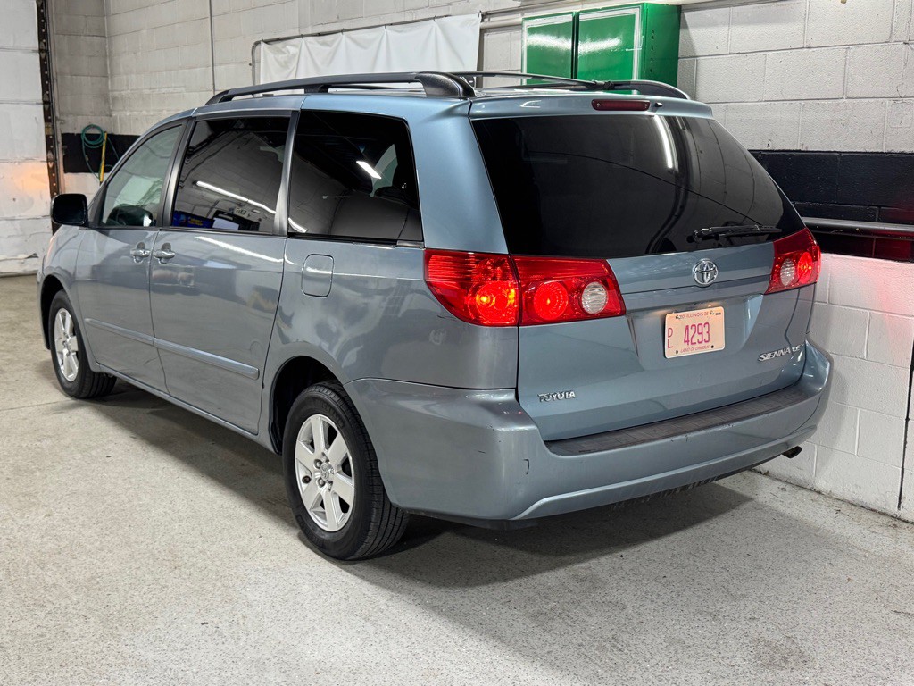 2009 Toyota Sienna Image 14