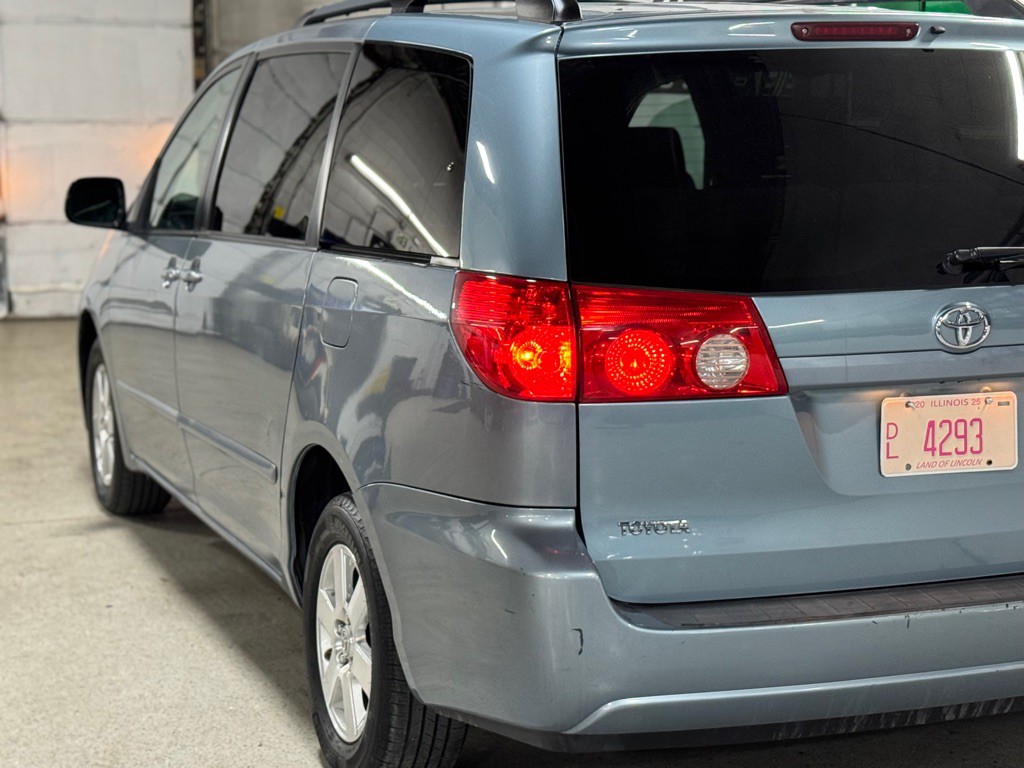 2009 Toyota Sienna Image 15