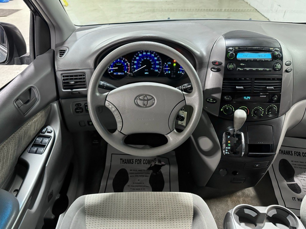 2009 Toyota Sienna Image 20