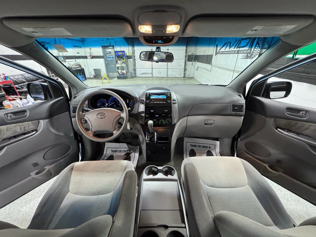 2009 Toyota Sienna Image 21