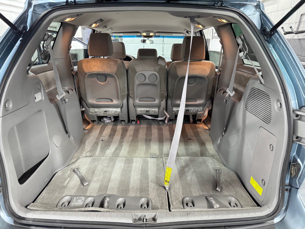 2009 Toyota Sienna Image 25
