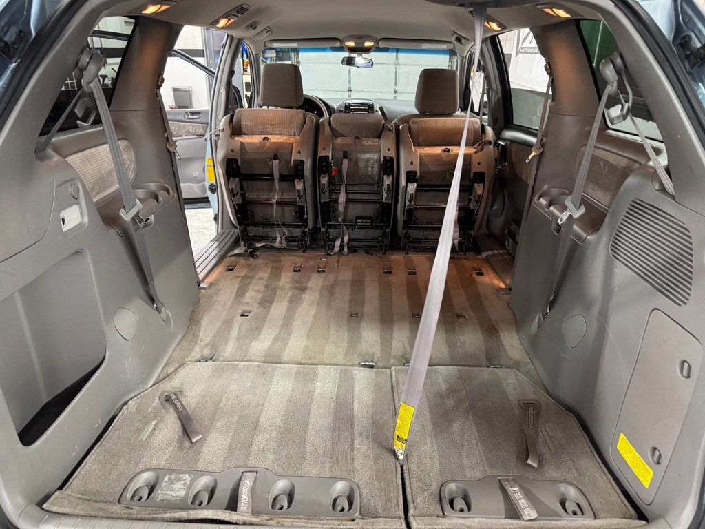 2009 Toyota Sienna Image 26