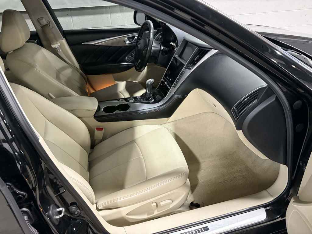 2015 INFINITI Q50 Image 18