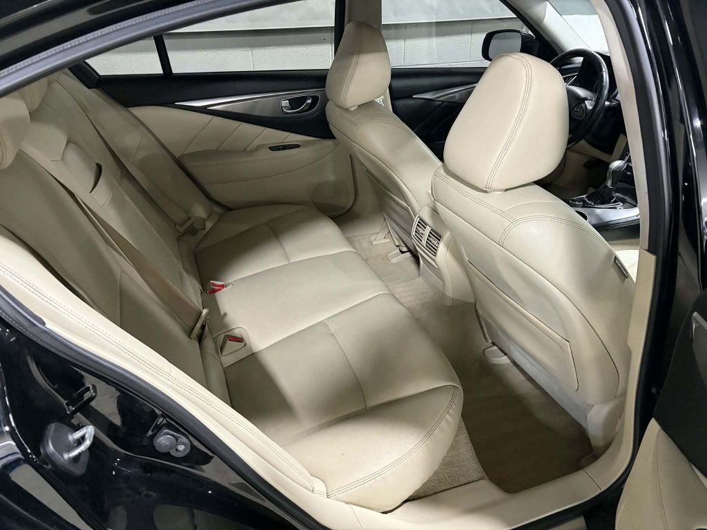 2015 INFINITI Q50 Image 19