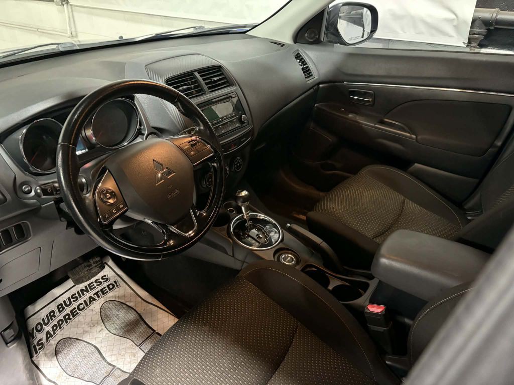 2016 Mitsubishi Outlander Image 14