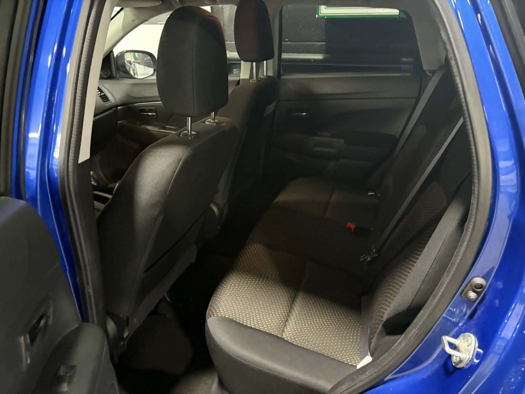 2016 Mitsubishi Outlander Image 15