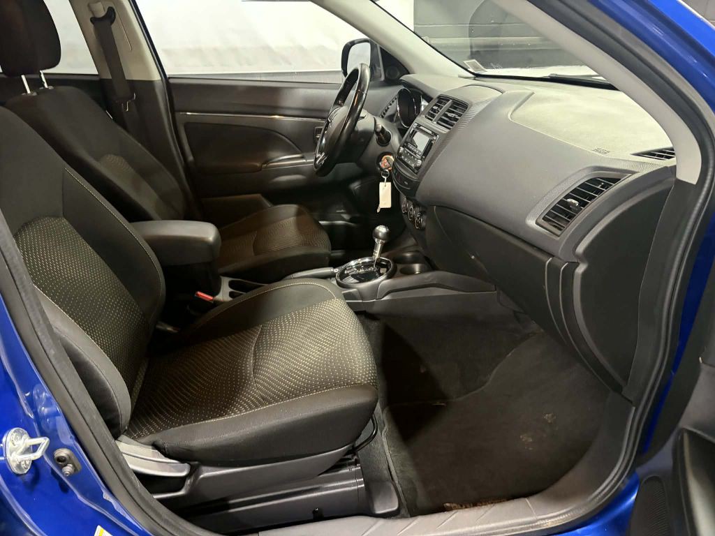 2016 Mitsubishi Outlander Image 17