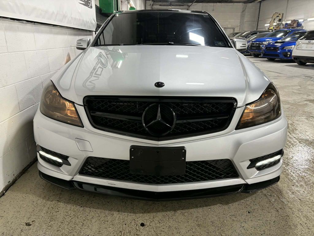 2013 Mercedes-Benz C-Class Image 3