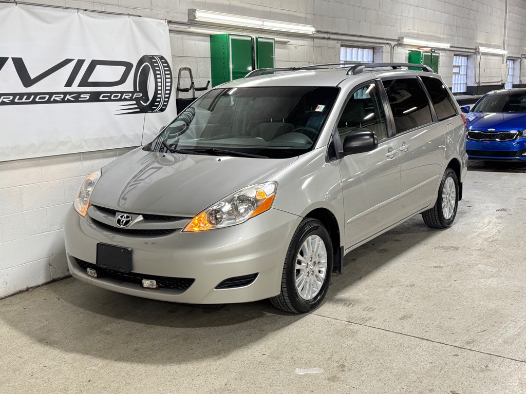 2008 Toyota Sienna Image 9