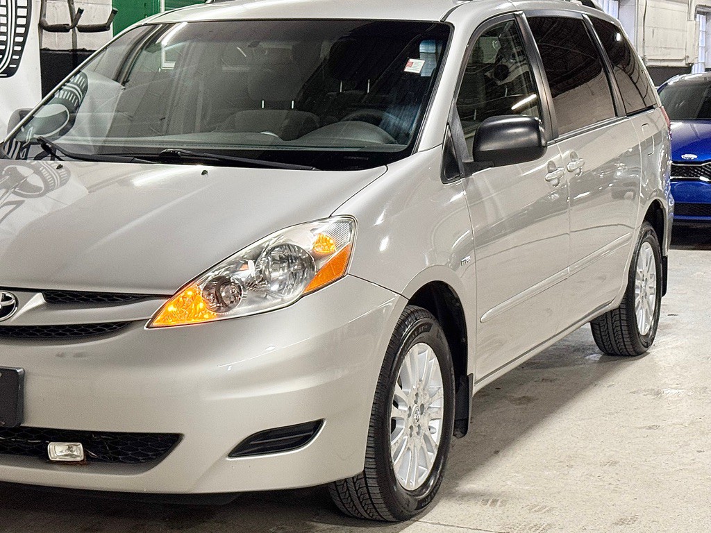 2008 Toyota Sienna Image 11