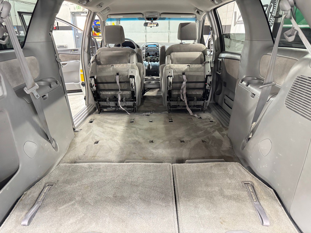 2008 Toyota Sienna Image 24