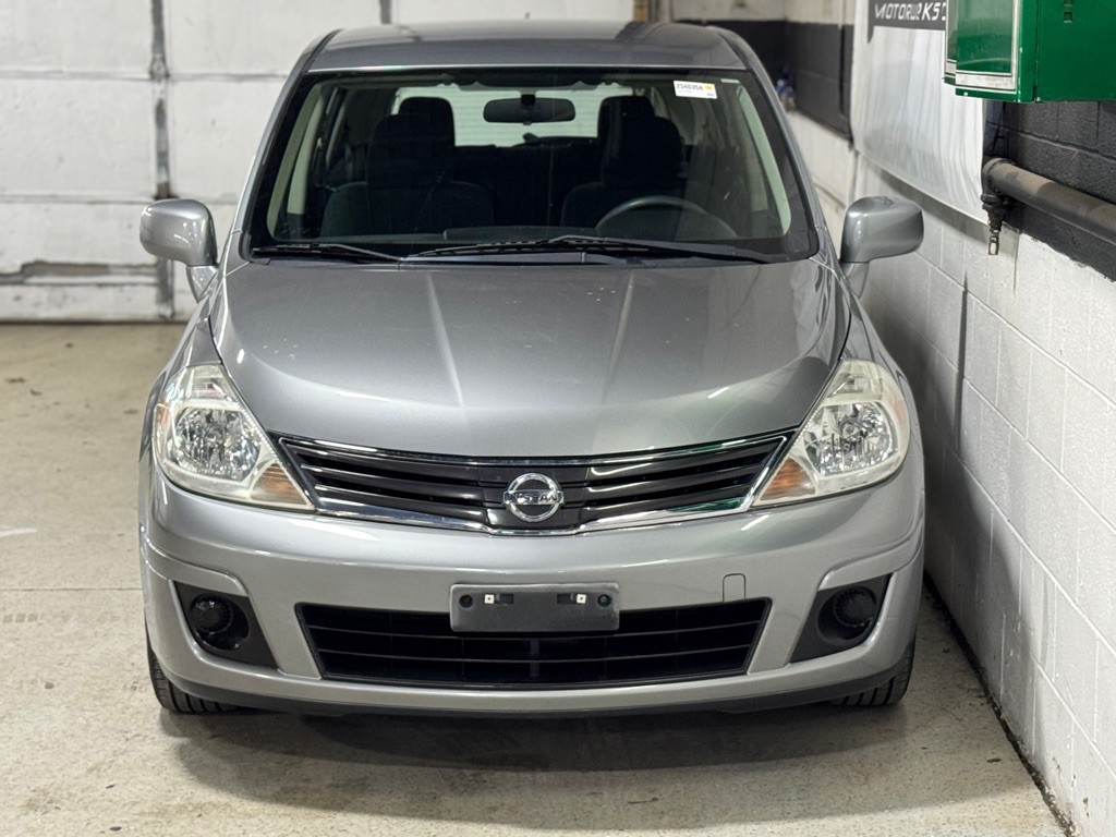 2011 Nissan Versa Image 4