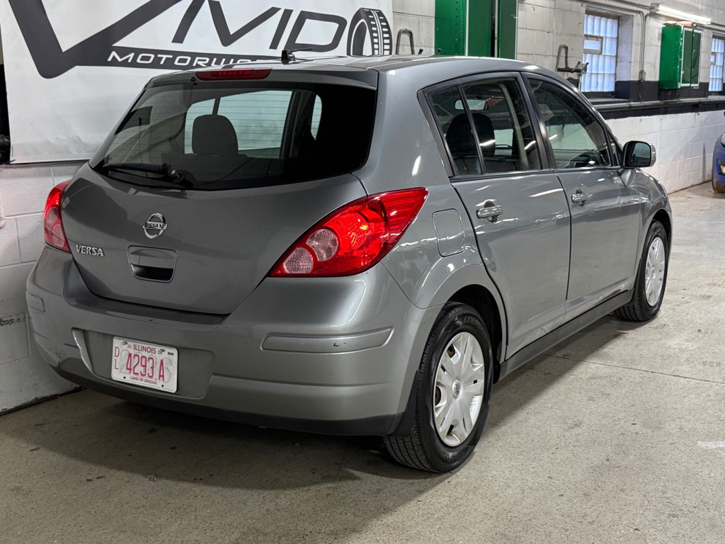 2011 Nissan Versa Image 9