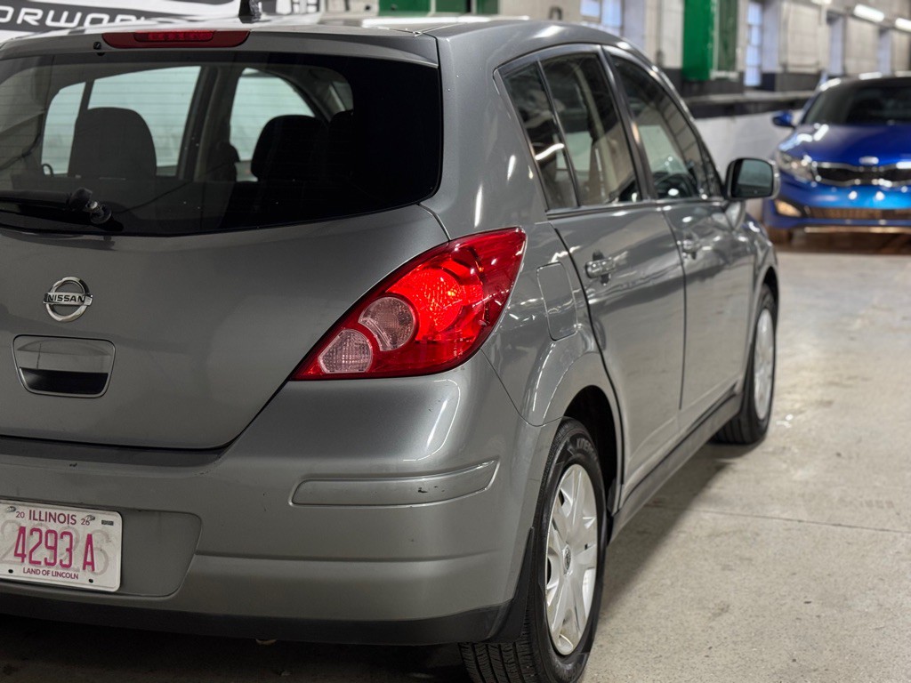 2011 Nissan Versa Image 10