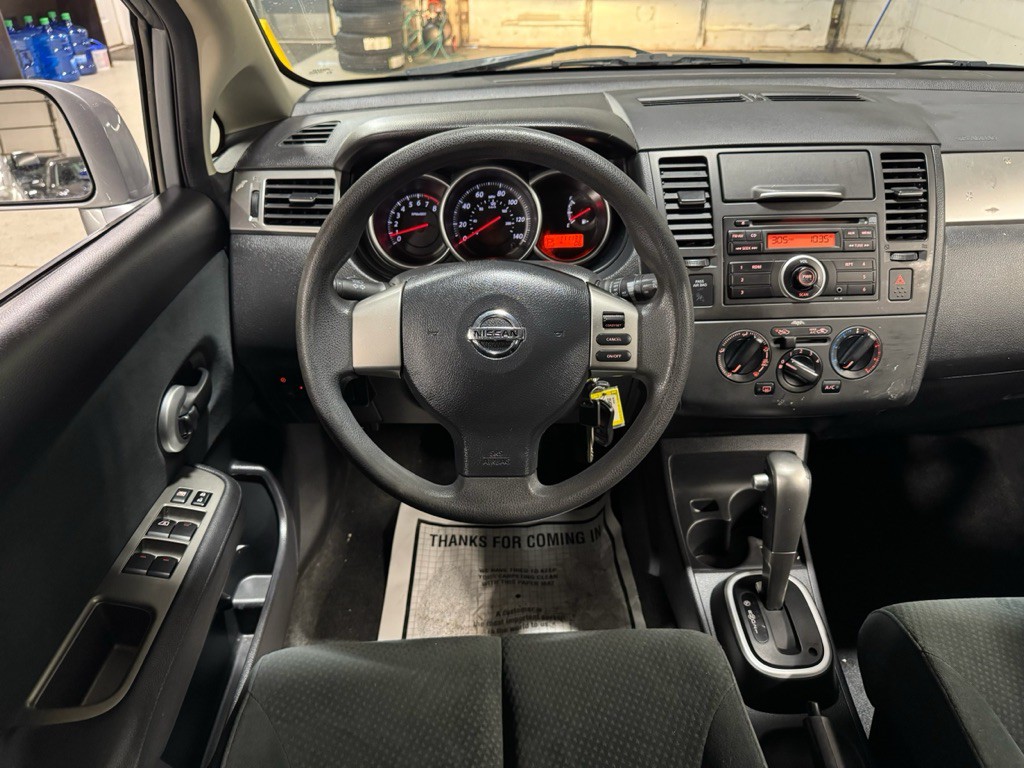 2011 Nissan Versa Image 19