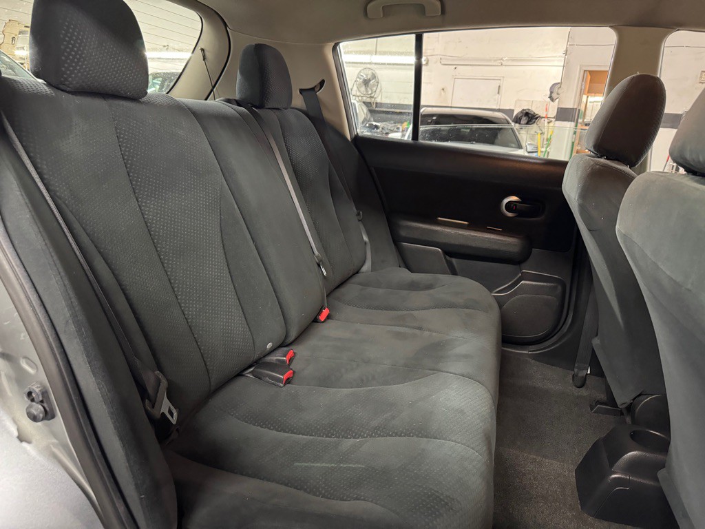 2011 Nissan Versa Image 21