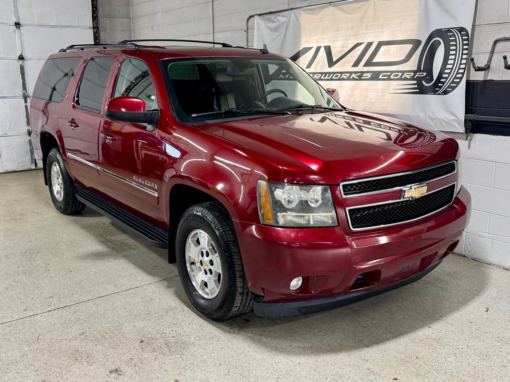 2011 Chevrolet Suburban Image 3