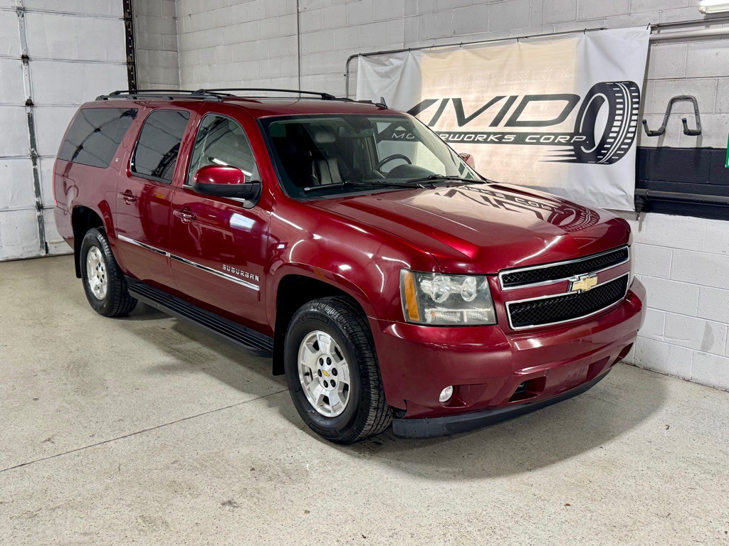2011 Chevrolet Suburban Image 4