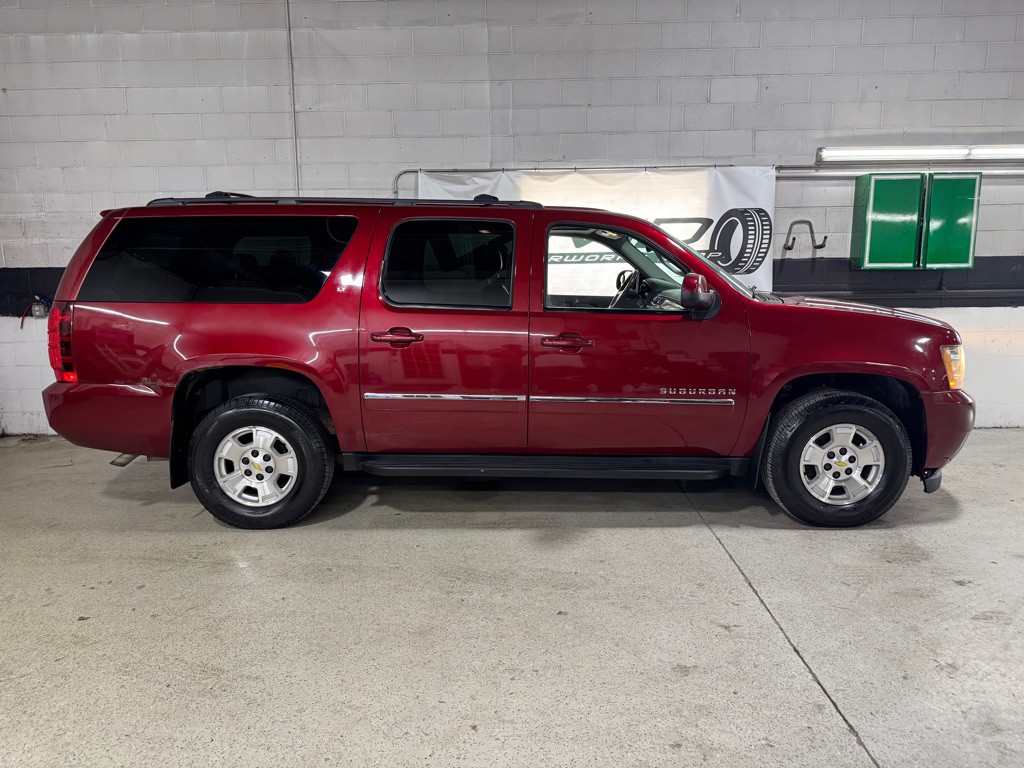 2011 Chevrolet Suburban Image 6