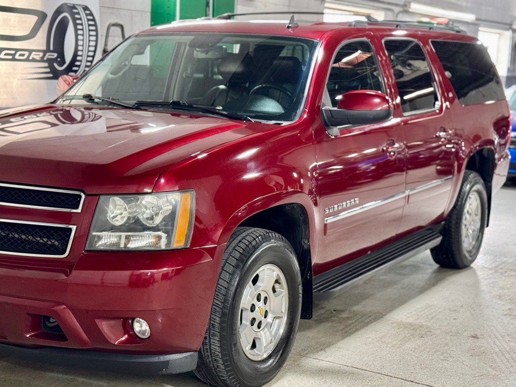 2011 Chevrolet Suburban Image 10