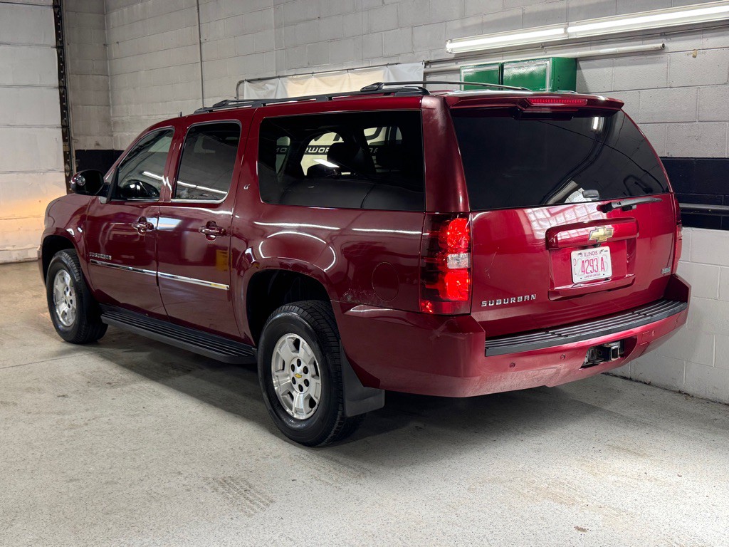 2011 Chevrolet Suburban Image 12