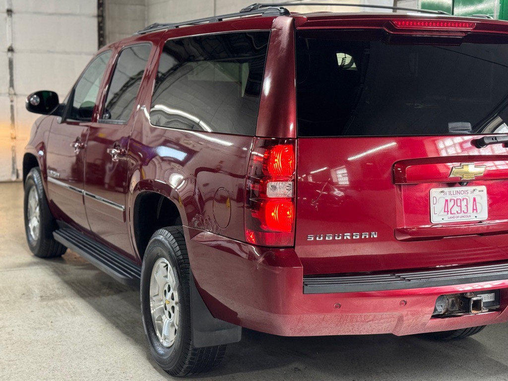 2011 Chevrolet Suburban Image 13