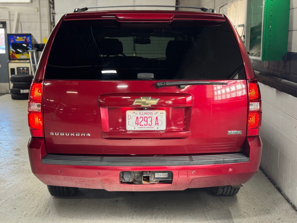 2011 Chevrolet Suburban Image 14