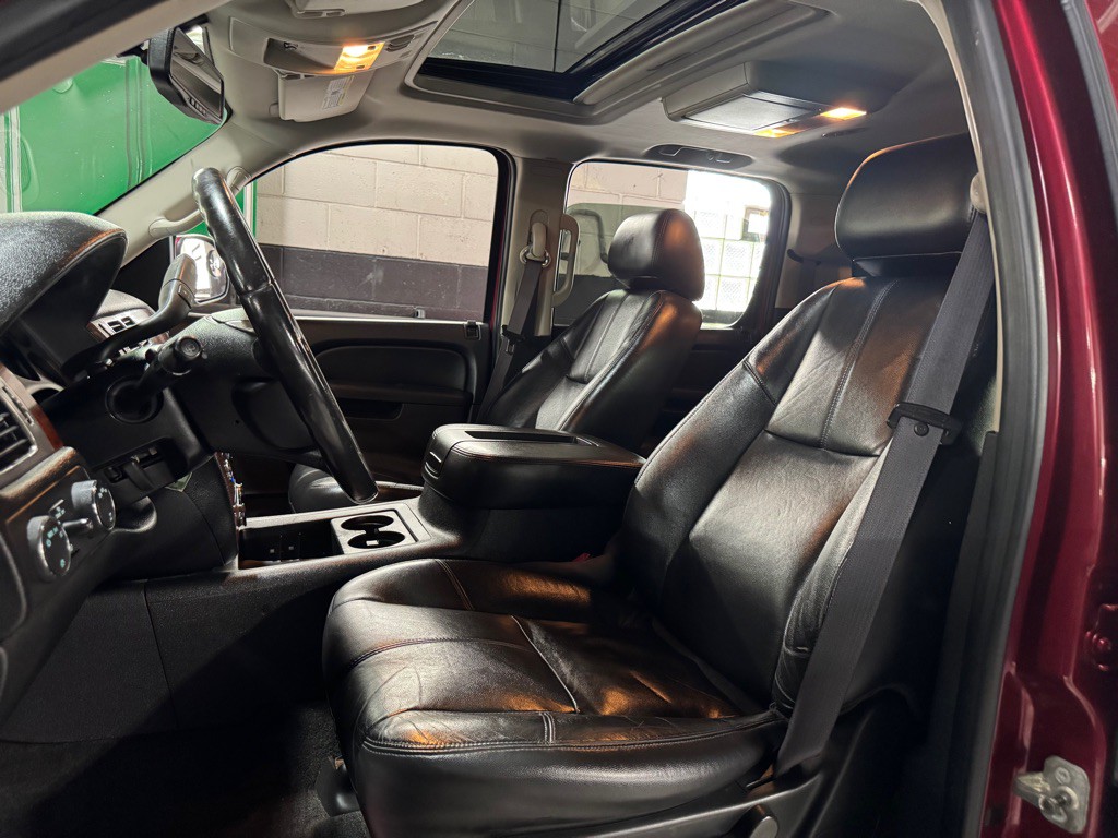 2011 Chevrolet Suburban Image 15