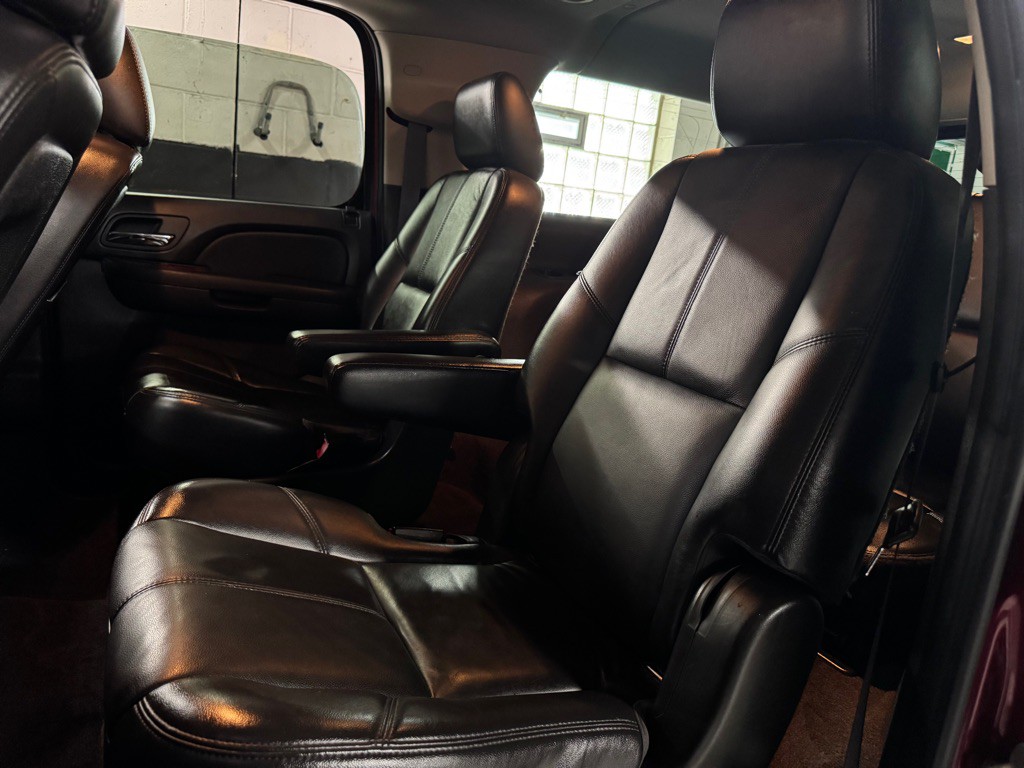 2011 Chevrolet Suburban Image 16