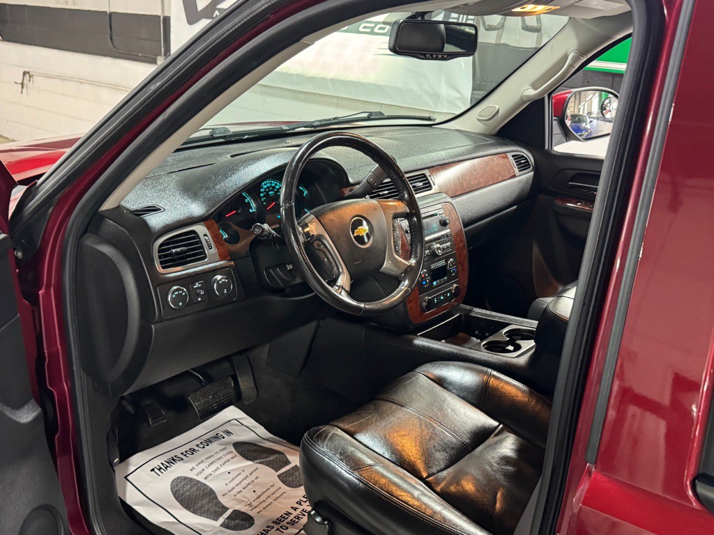 2011 Chevrolet Suburban Image 17