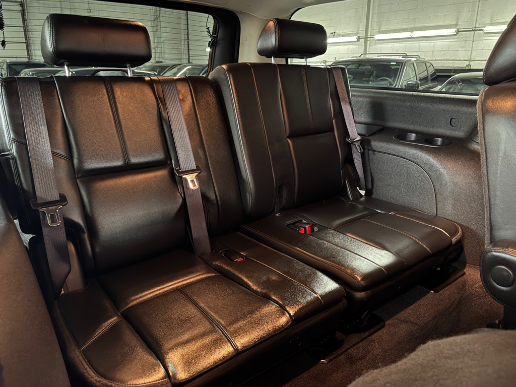 2011 Chevrolet Suburban Image 18