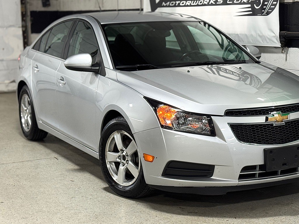 2014 Chevrolet Cruze Image 2