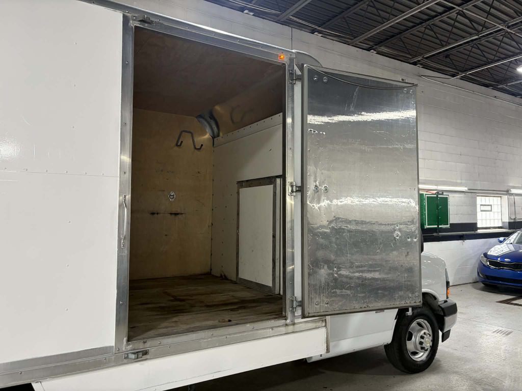 2019 Chevrolet Express Image 12