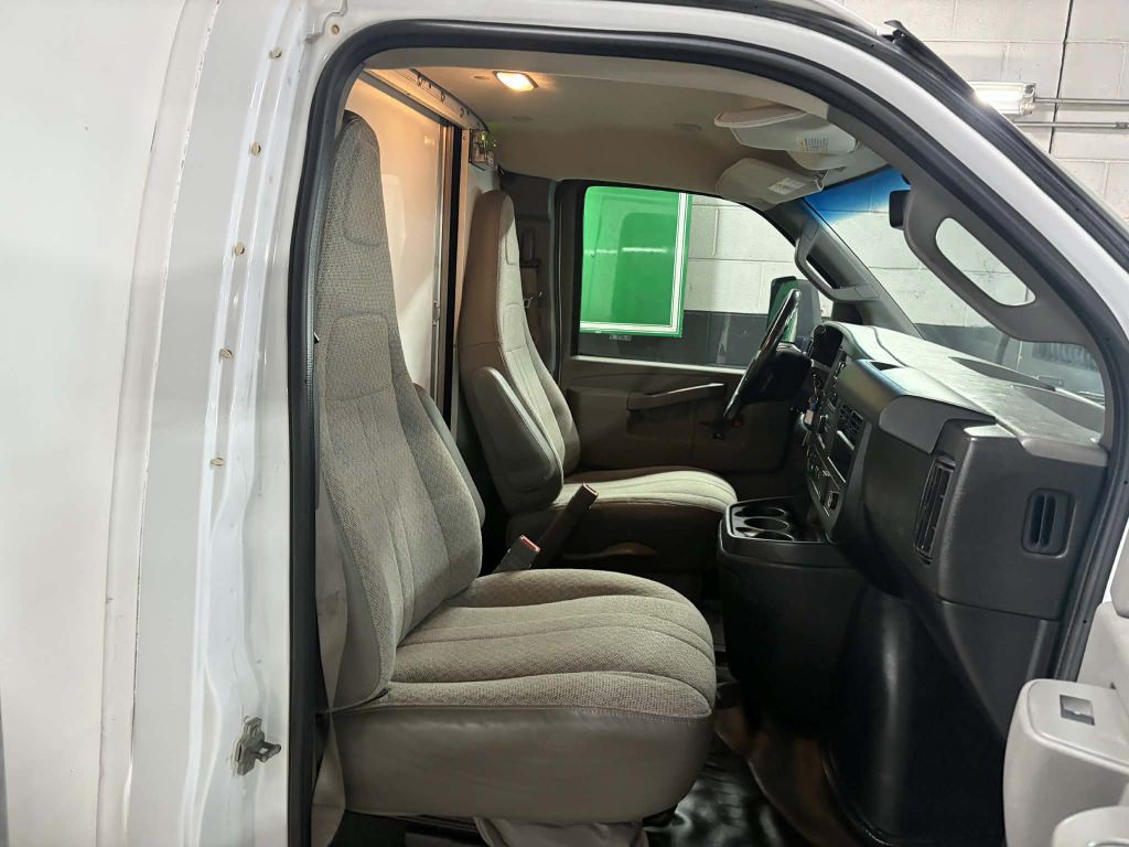 2019 Chevrolet Express Image 21