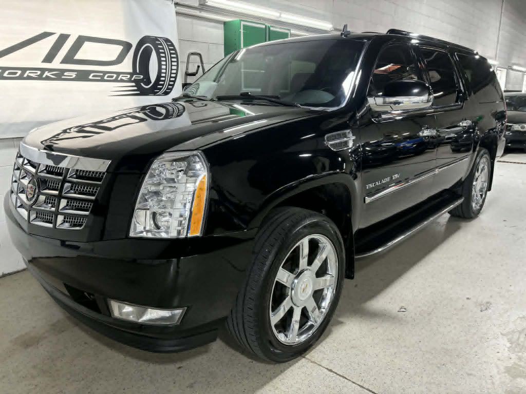 2012 Cadillac Escalade Image 2