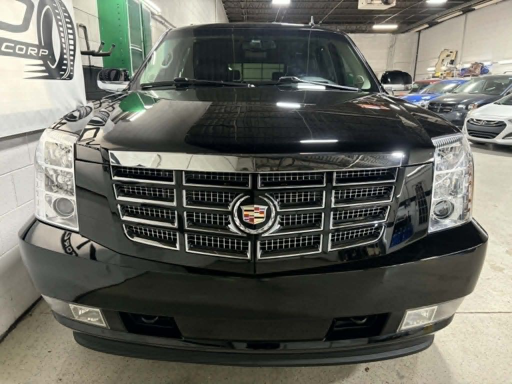 2012 Cadillac Escalade Image 3