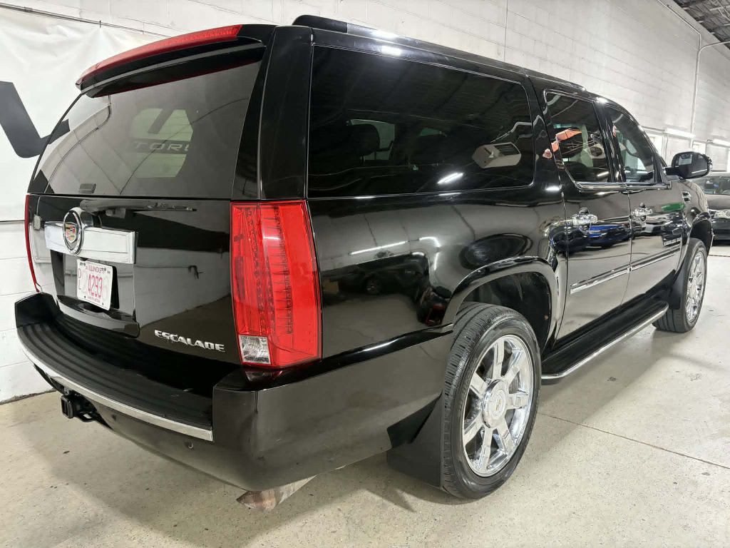 2012 Cadillac Escalade Image 6