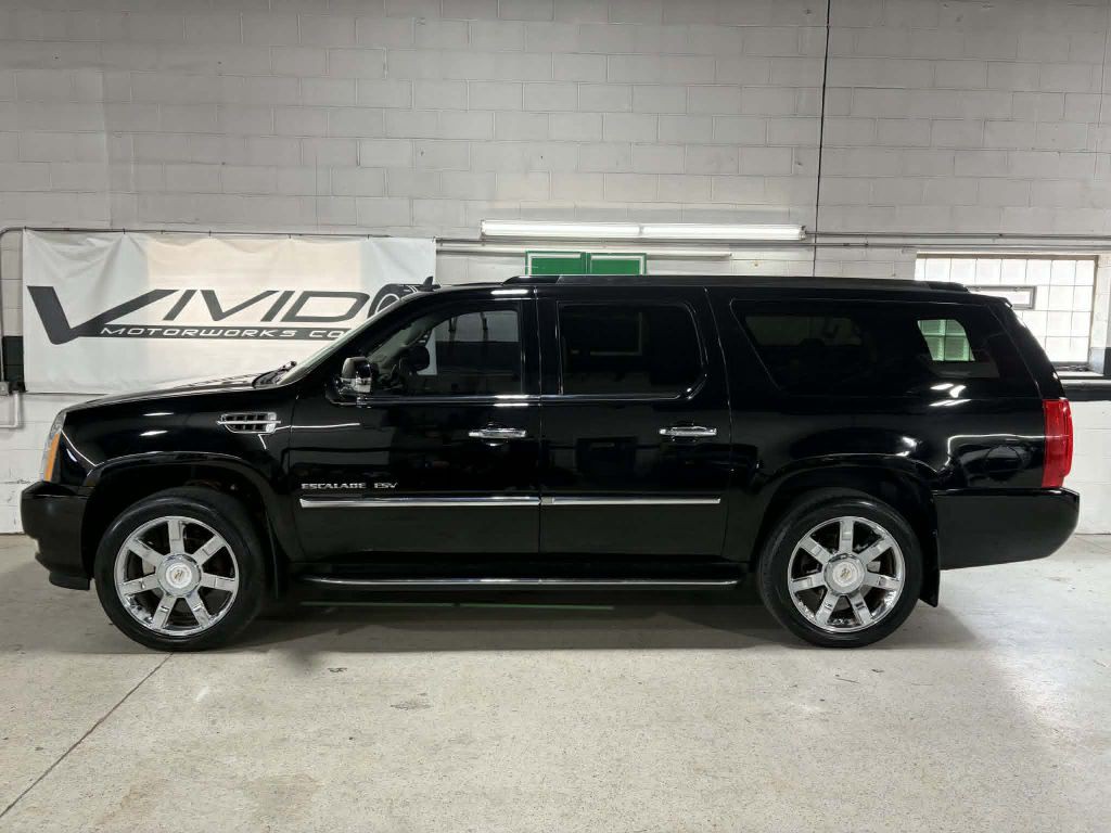 2012 Cadillac Escalade Image 9