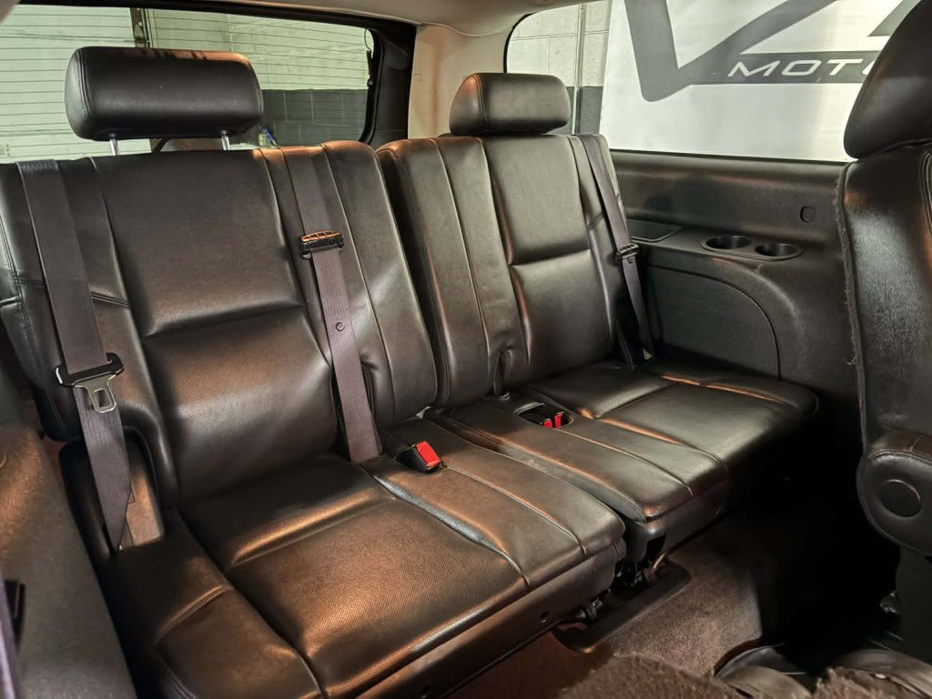 2012 Cadillac Escalade Image 12