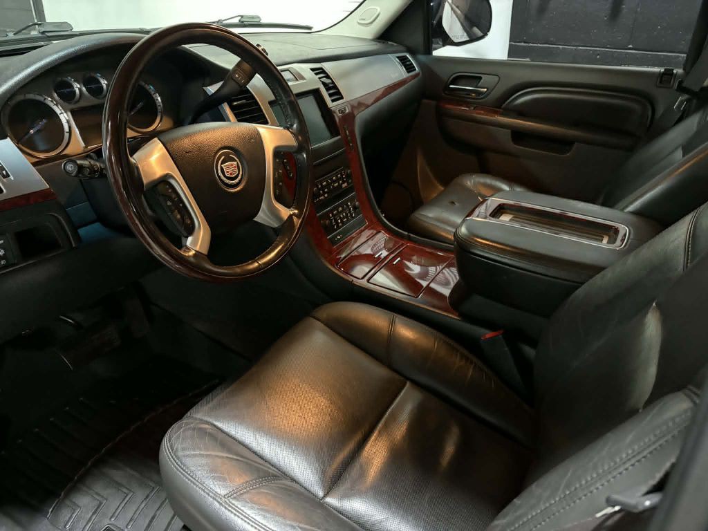2012 Cadillac Escalade Image 15